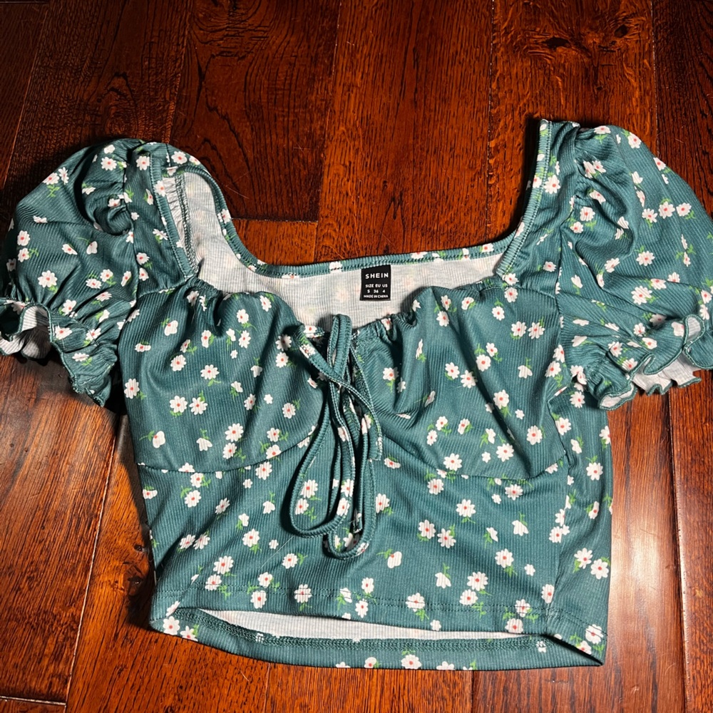 Green flowered crop top